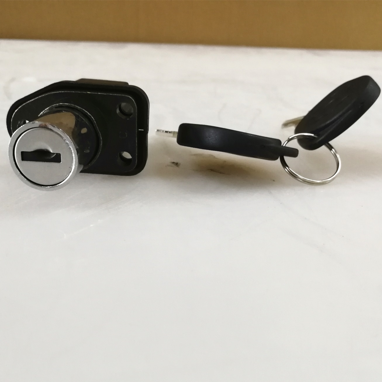 HC-B-10256 BUS LOCK WITH CYLINDER FOR MARCO POLO