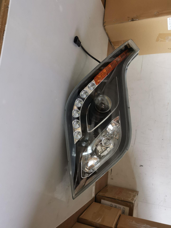 HC-B-1687 Auto new model bus parts front light led head lamp