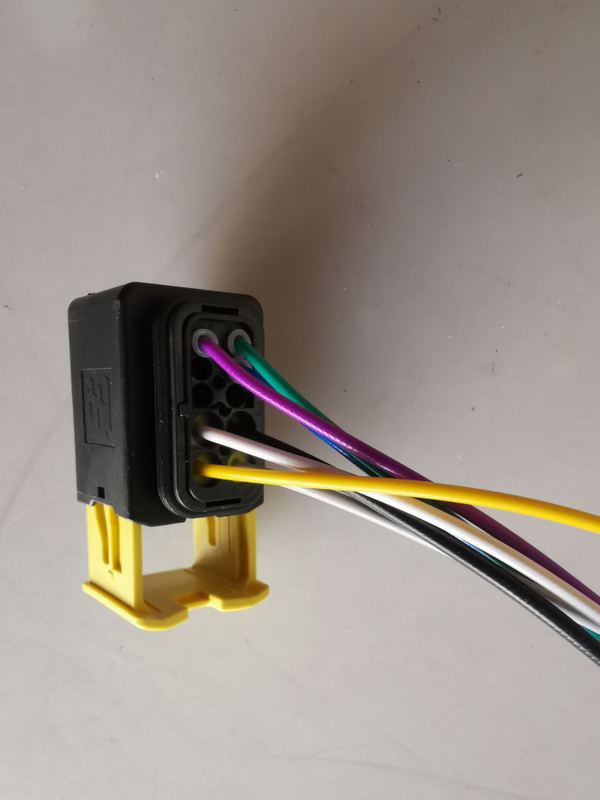 HC-B-66077 Auto Bus accessory universal plug connector with wire
