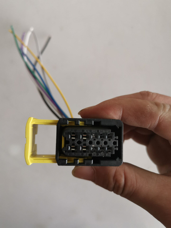 HC-B-66077 Auto Bus accessory universal plug connector with wire