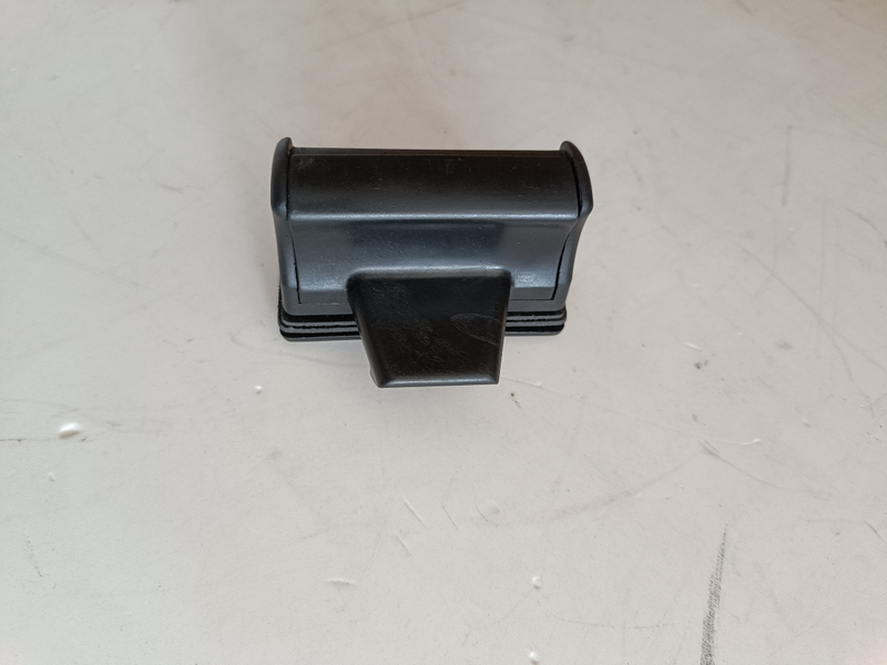 HC-B-45021 BUS INNER ACCESSORY UNIVERSAL WINDOW CLIP