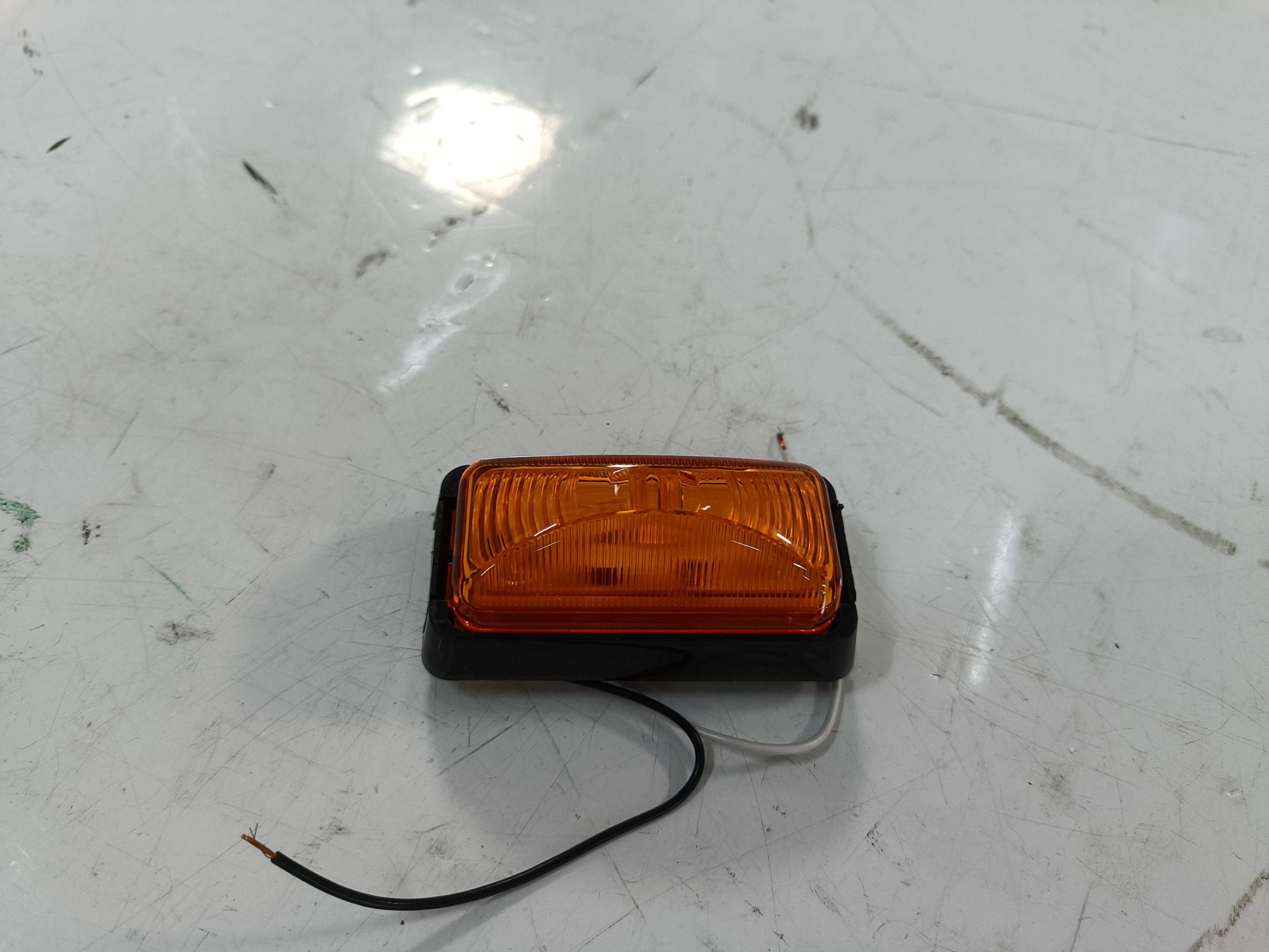 HC-B-5134-2 High Brightness Rectangular Front Marker Lamp for Bus & Truck Clearance Identification
