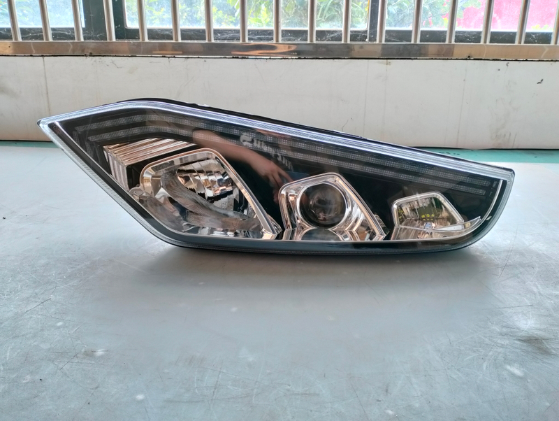 HC-B-1817 AUTO SPARE PARTS BUS FRONT LGHT HEAD LAMP FOR BUSSCAR