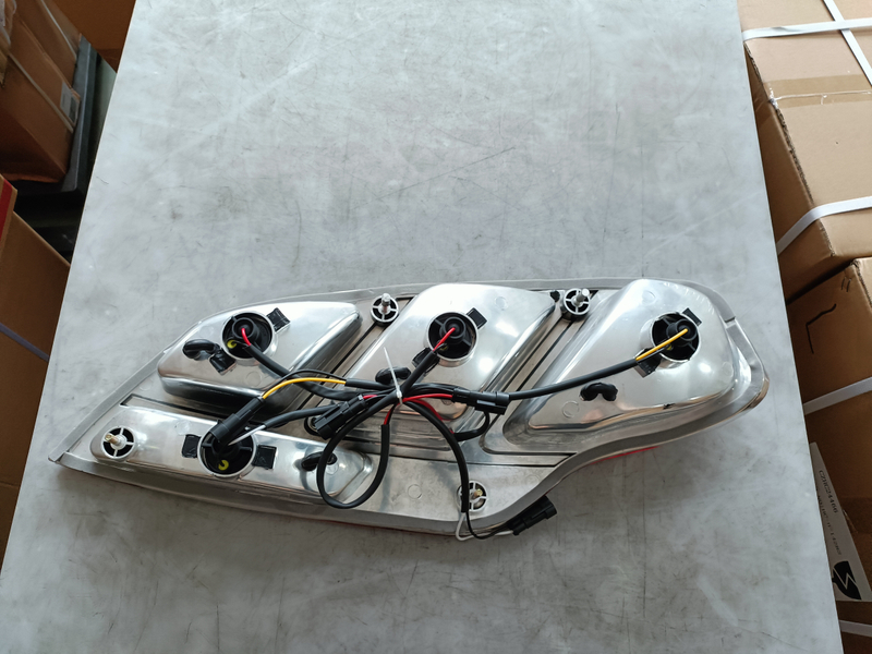 HC-B-2136 REAR LAMP 589*253*149