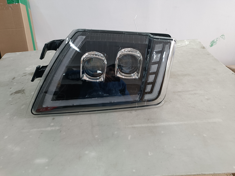 HC-B-1769-1 Bus Spare Parts truck Front Head Lamp New Type 
