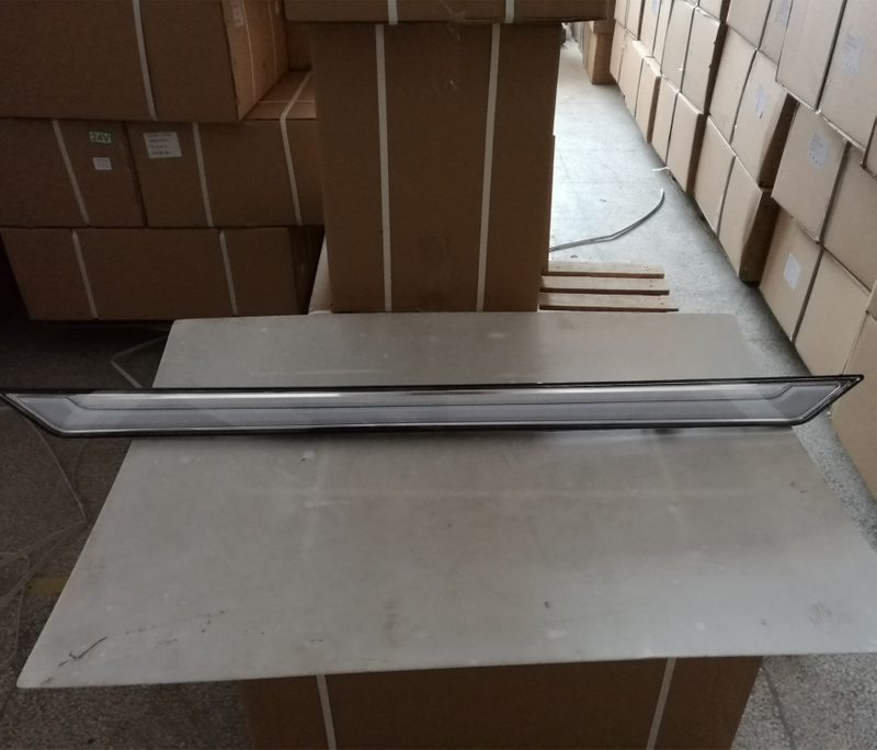 HC-B-24052-1 BUS LED FRONT DECORATION LAMP 1360*75*76 MM W/FIBER