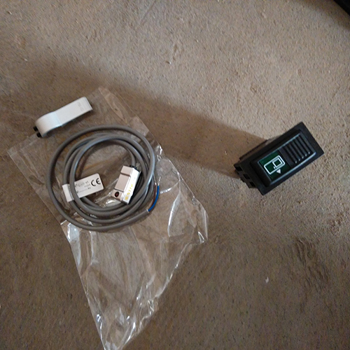 HC-B-20002 DOOR PUMP FOR SALON CAR LUGGAGE CABIN CYLINDER