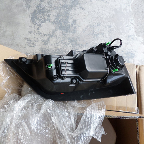 HC-B-1385 BUS HEAD LAMP FOR BENZ 06