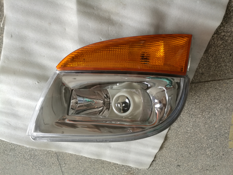 HC-B-1359 Auto Bus Parts Bus Headlamp for BENZ 415 570*350