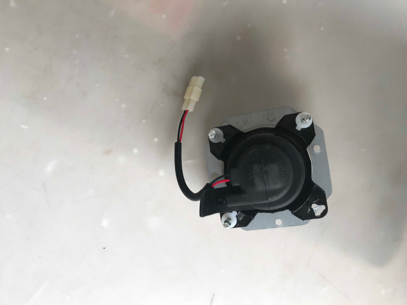 HC-B-3005-1 HIGH BEAM DIA 90 W/O POSITION LAMP W/ STEEL BRACKET W/EMARK & 3C