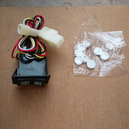 HC-B-7024-1 BUS 800B AUTO SAFE EXIT SKYLIGHT SIZE:800*700*180MM HOLE SIZE:710*610*R120