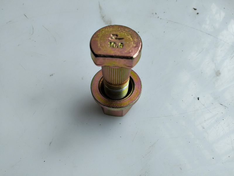 HC-O-3264 High Strength 10.9 Grade Front Wheel Hub Stud Bolt 230000832 for Bus