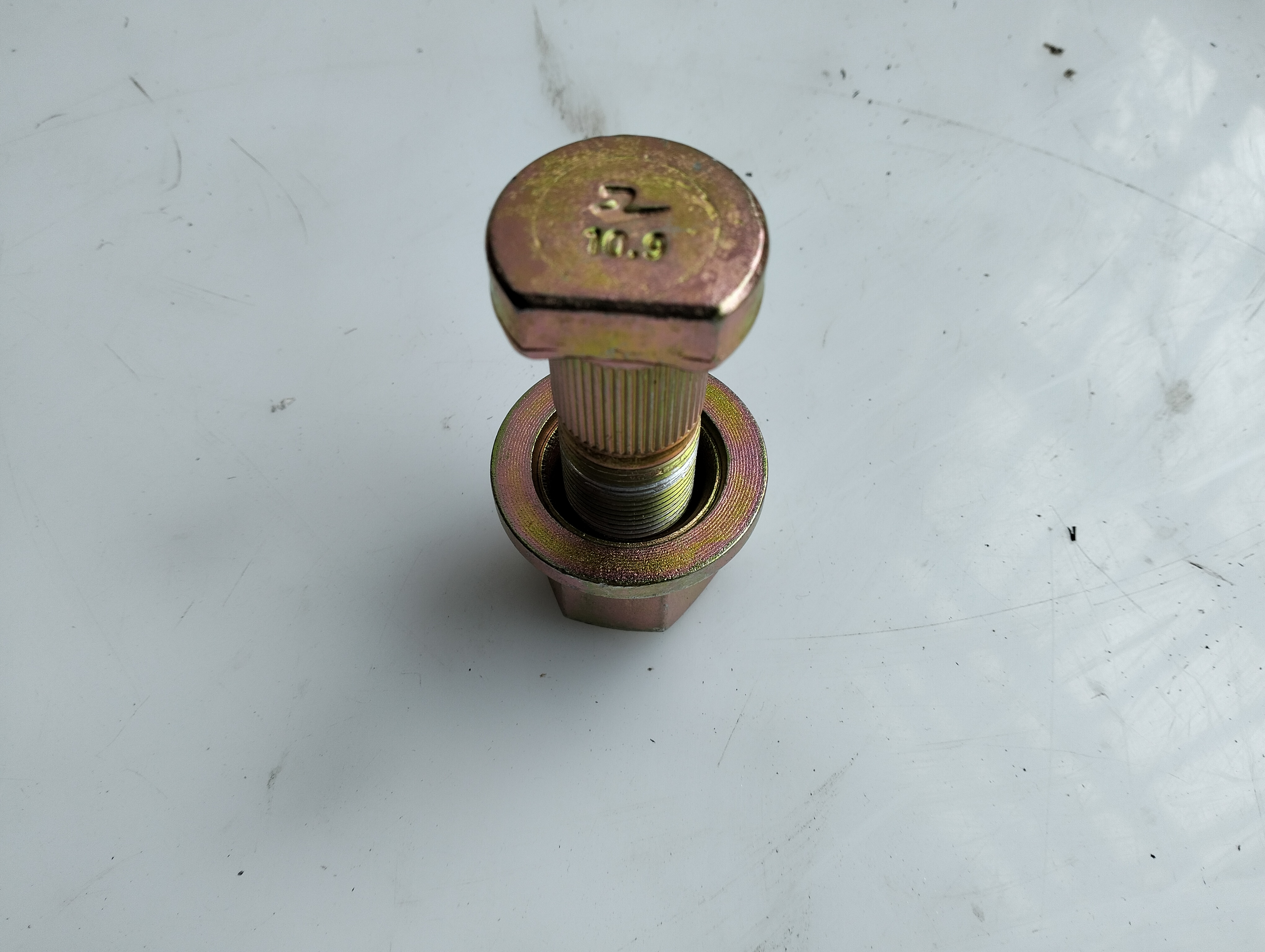 HC-O-3264 High Strength 10.9 Grade Front Wheel Hub Stud Bolt 230000832 for Bus