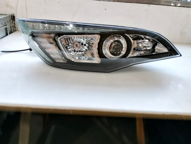 HC-B-1009-1 High Quality Combined Head Lamp for Bus