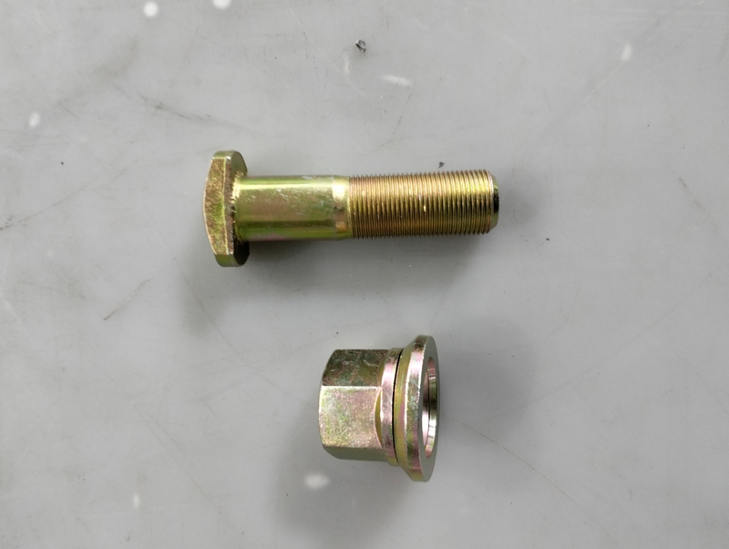 HC O 1186 Durable High‑Tensile Steel Rear Wheel Stud for Bus