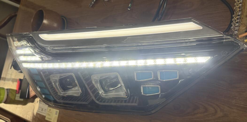 HC-B-1776-1 High Brightness Integrated LED Head Lamp for Laksana Bus