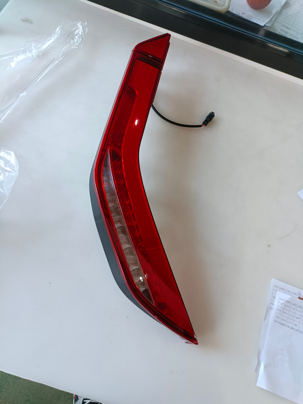 HC-B-2824 E-Mark Certified Curved Red LED Tail Lamp for Bus Rear Warning Lighting