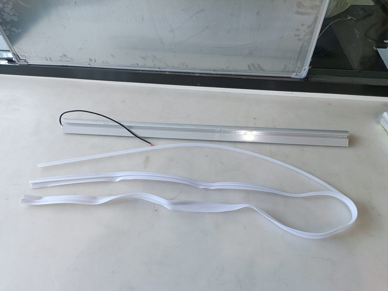HC-B-15404 Durable Sealed LED Window Edge Light Strip for Bus Window Decoration & Warning