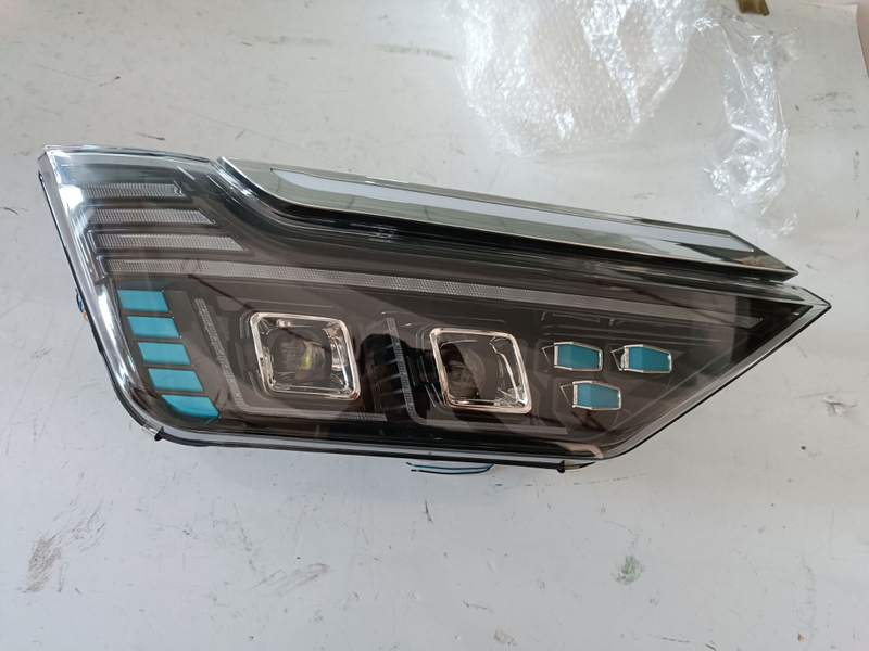 HC-B-1776-1 High Brightness Integrated LED Head Lamp for Laksana Bus
