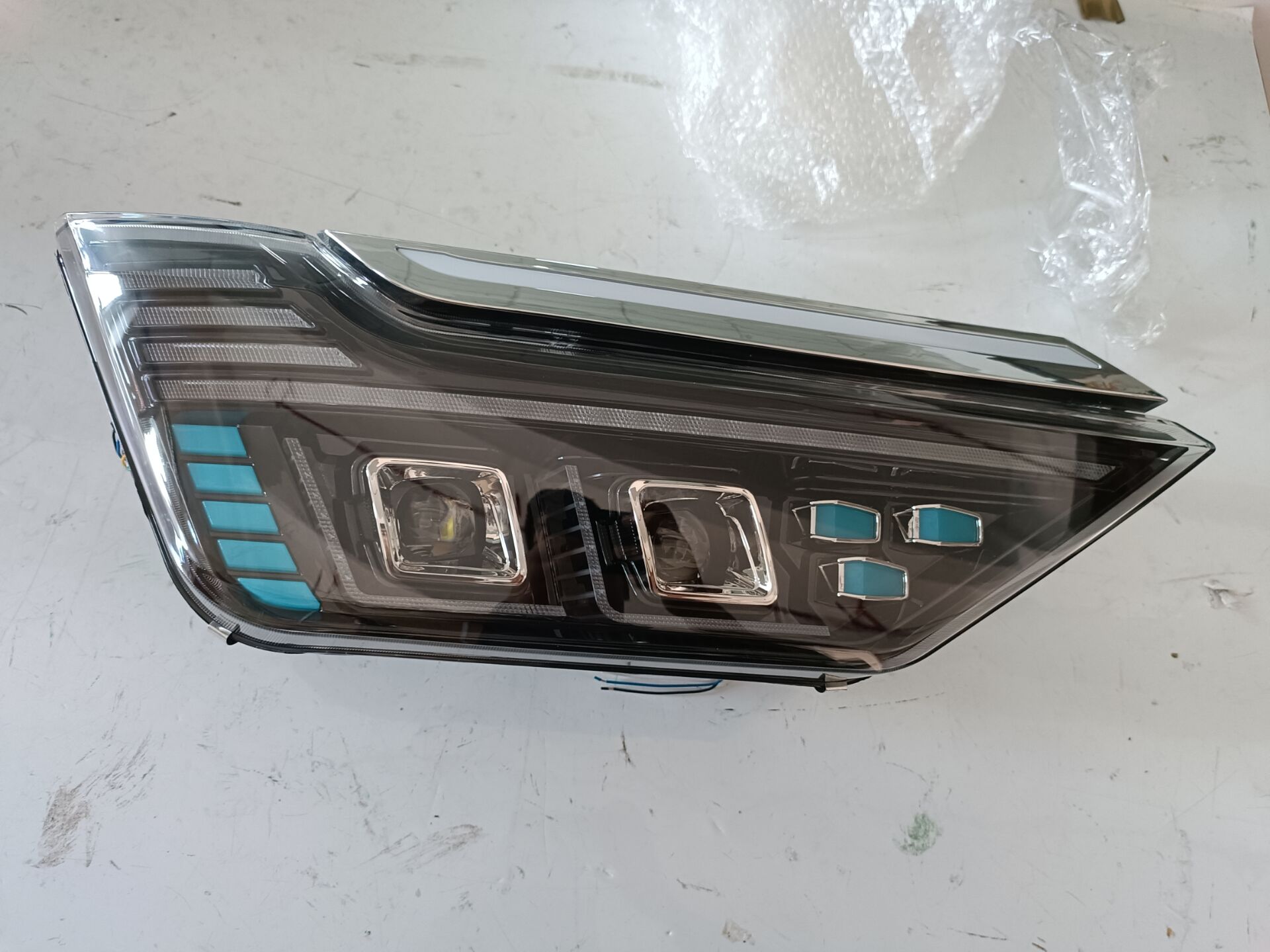 HC-B-1776-1 High Brightness Integrated LED Head Lamp for Laksana Bus