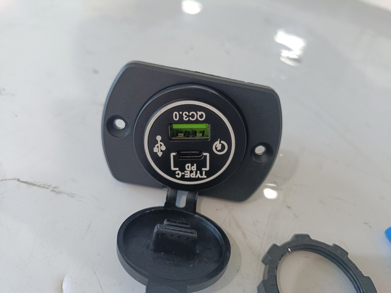 HC-B-65044-1 High Speed QC3.0 USB Charging Stand for City Bus