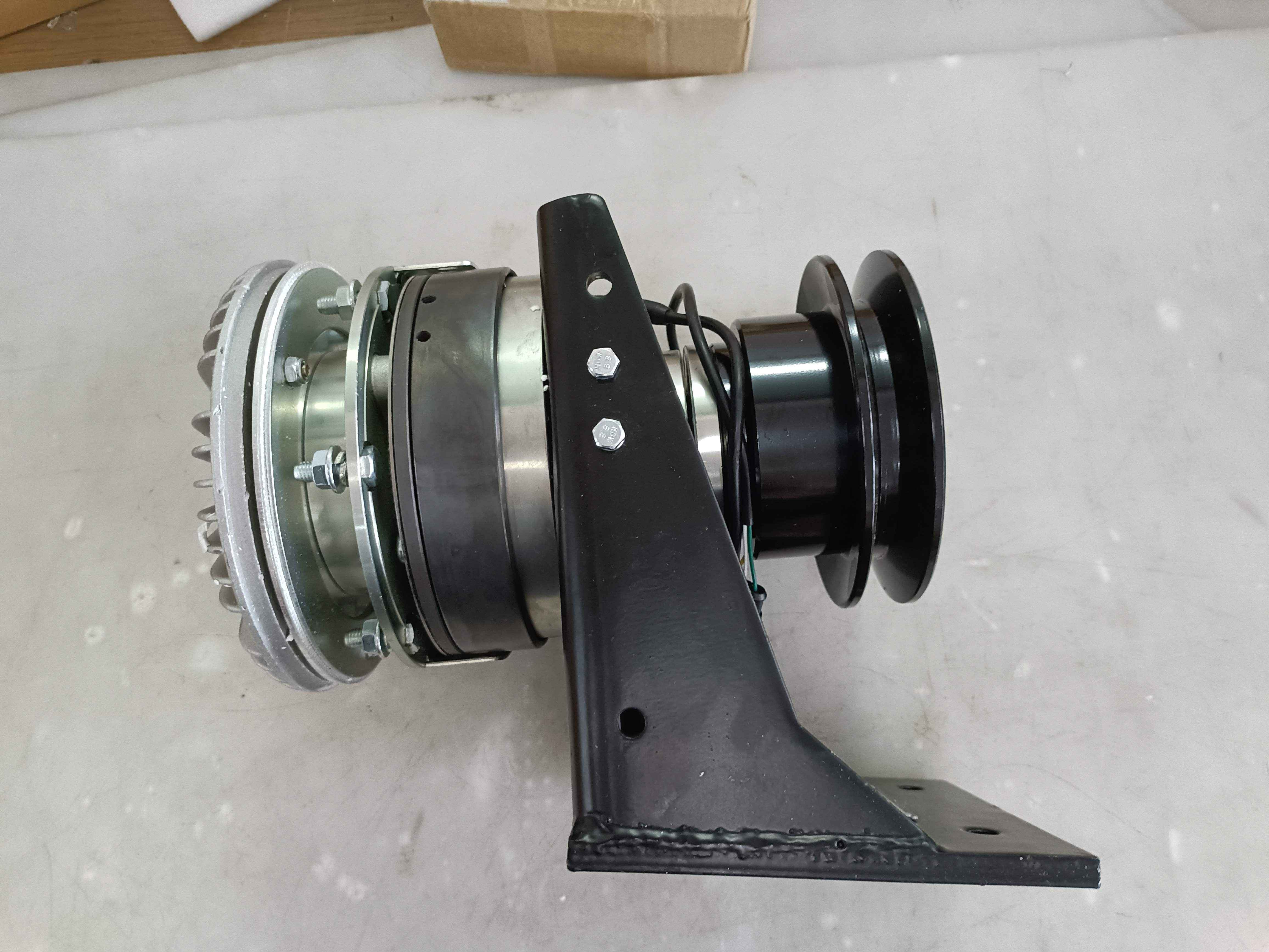 HC-O-3246 Radiator Fan Clutch Assembly with Pulley & Bracket for Bus 213700060