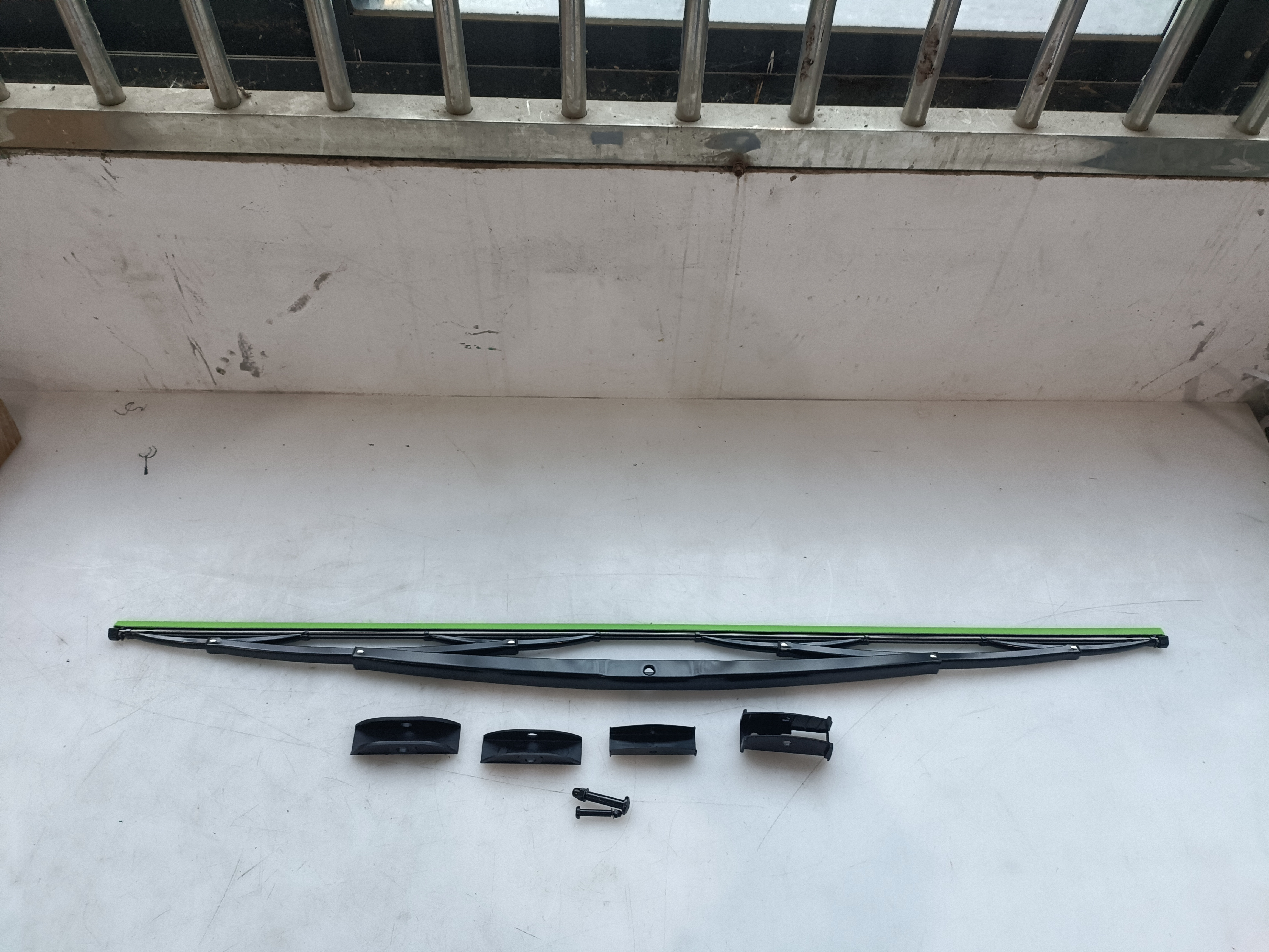 HC-B-48066-1 High Quality 1000mm Wiper Blade W/O Hole for Bus Windshield