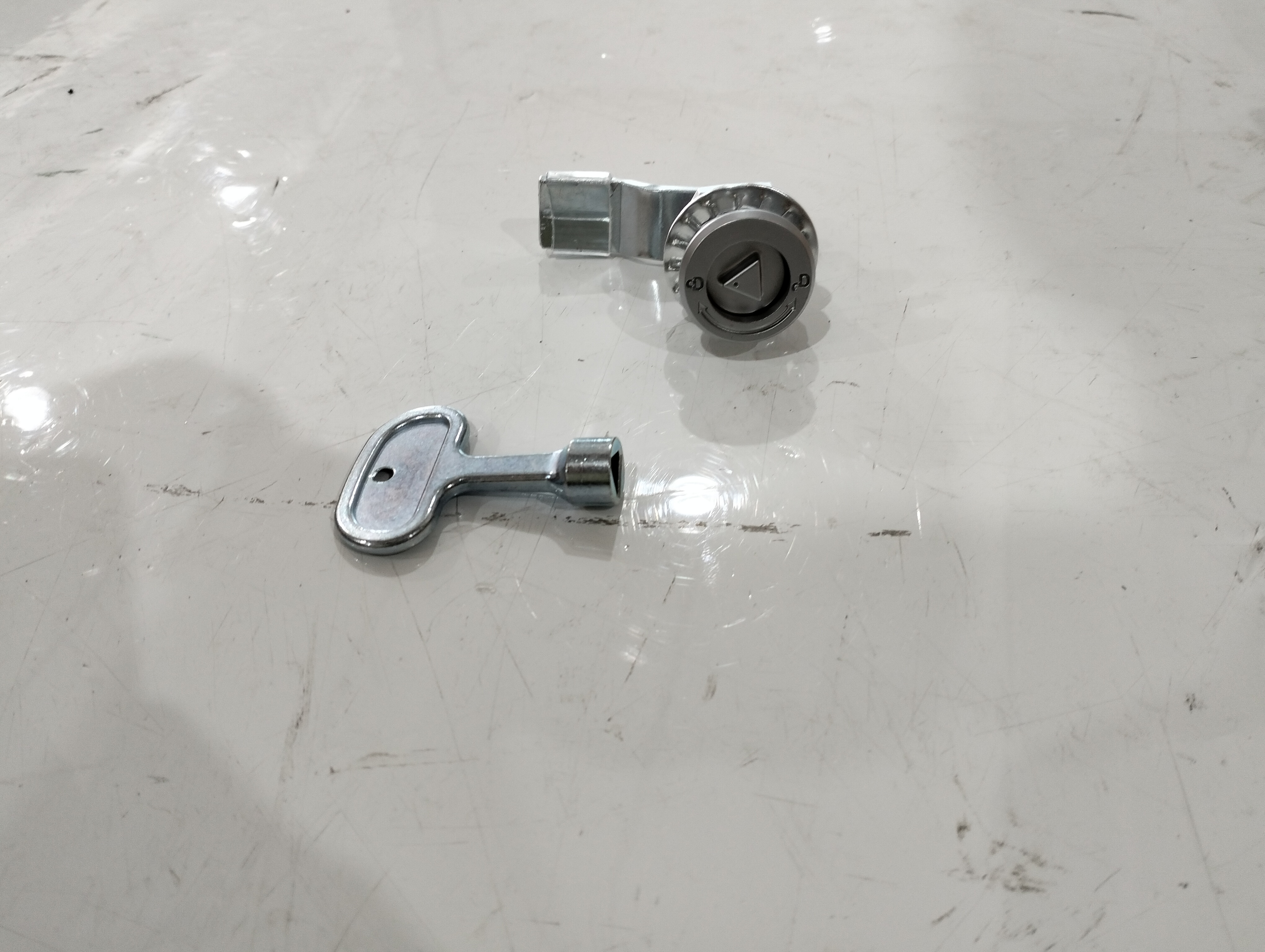 HC-B-10054-4 Anti-Rust Zinc Alloy Cylinder Lock With Key for Bus Cabinet & Luggage Door