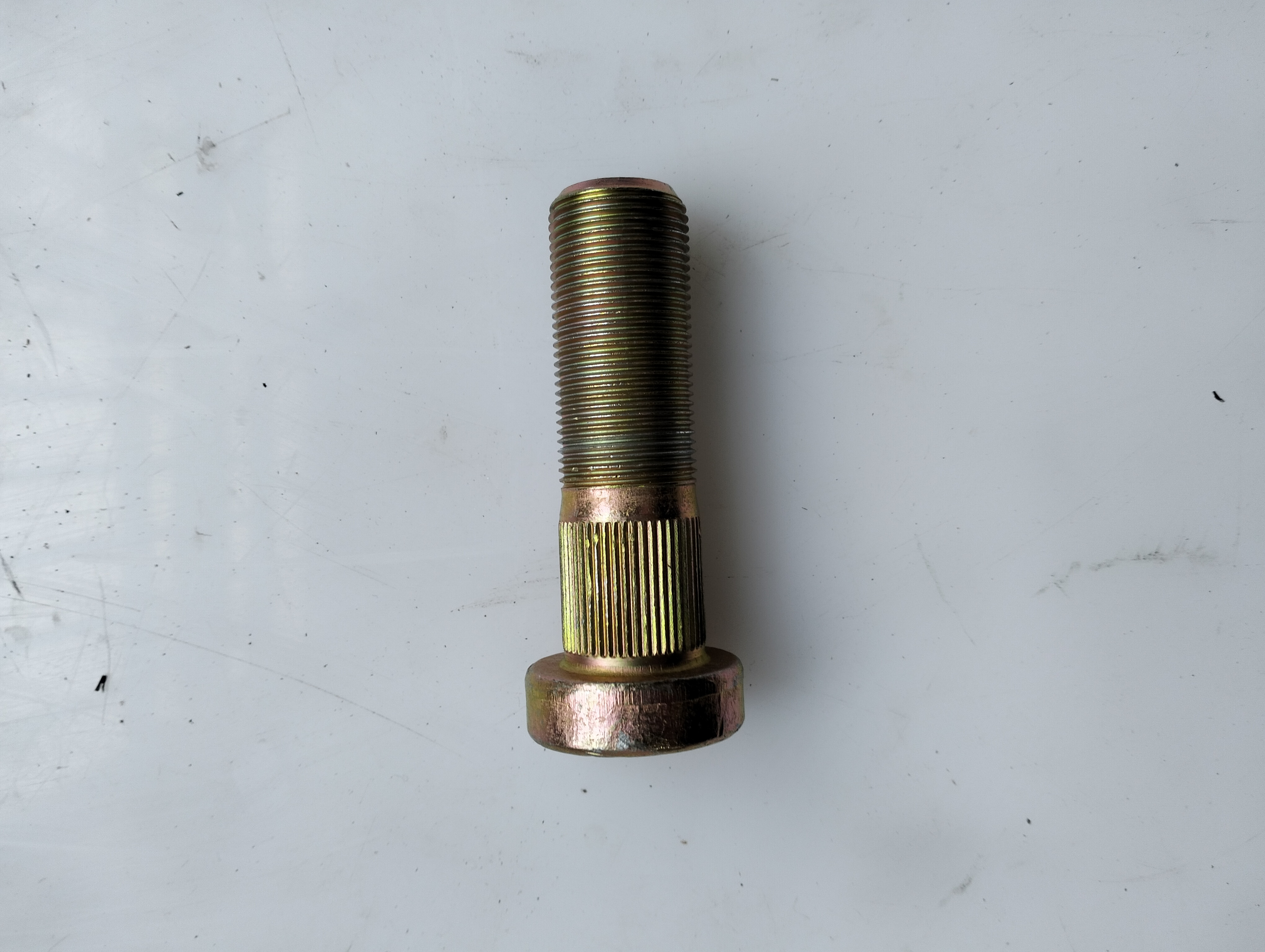 HC-O-3264 High Strength 10.9 Grade Front Wheel Hub Stud Bolt 230000832 for Bus